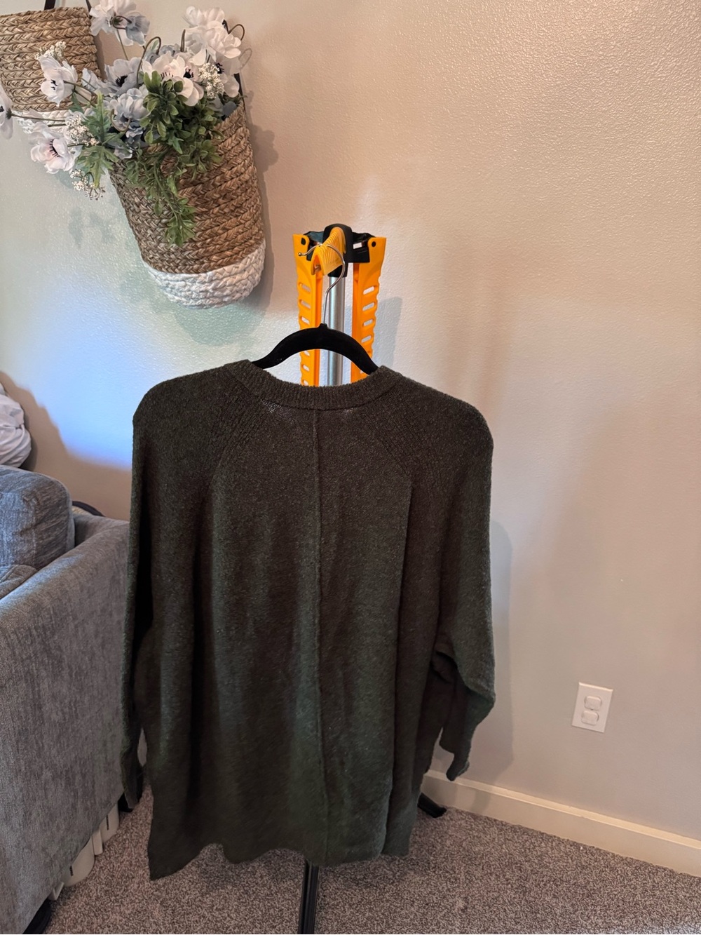 Loft, Lou & Grey Women’s Crewneck Sweater in Dark Olive size M - Picture 3 of 3
